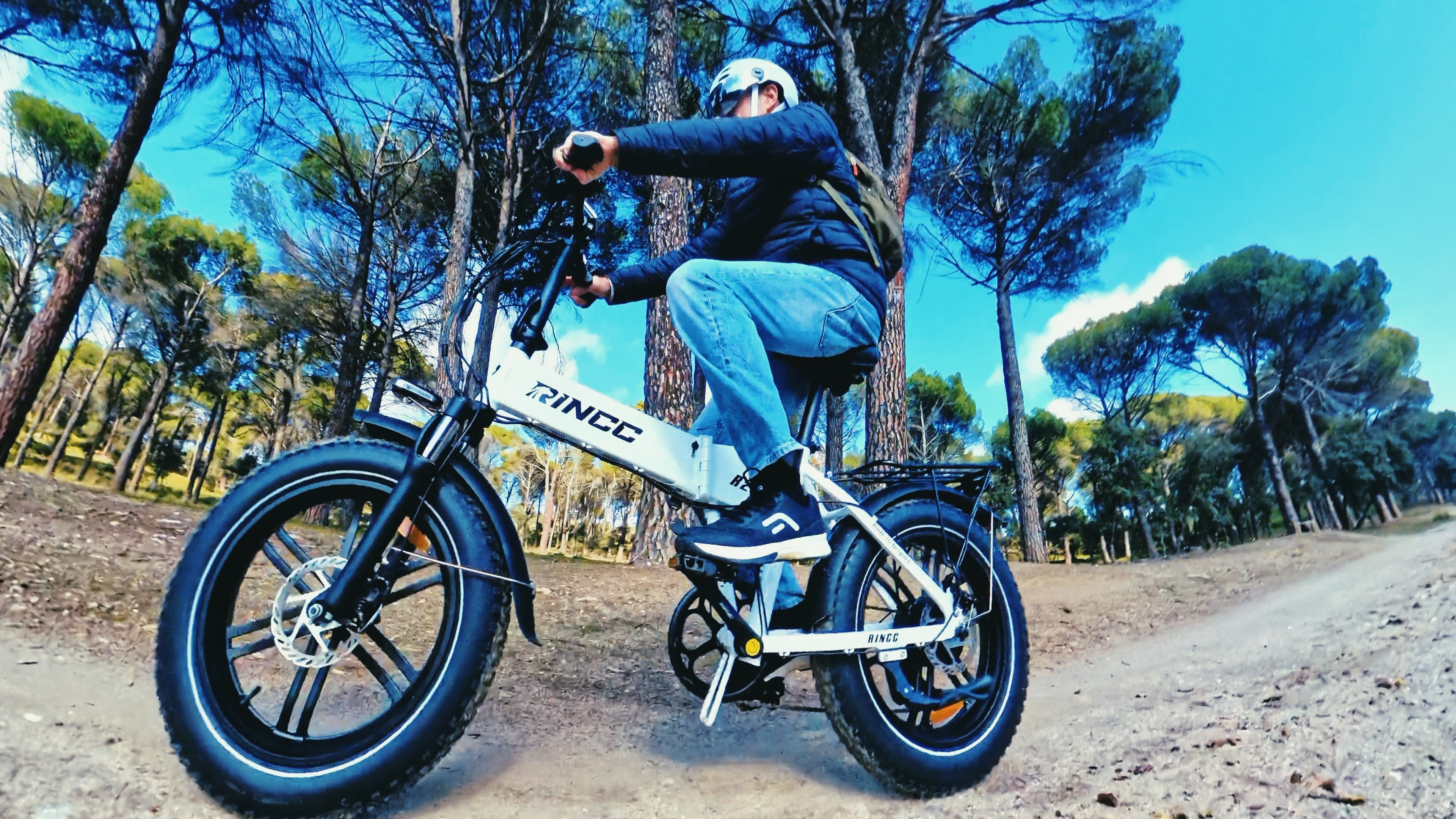 Why Are E-Bikes Considered a Smart Option for City Commuting?