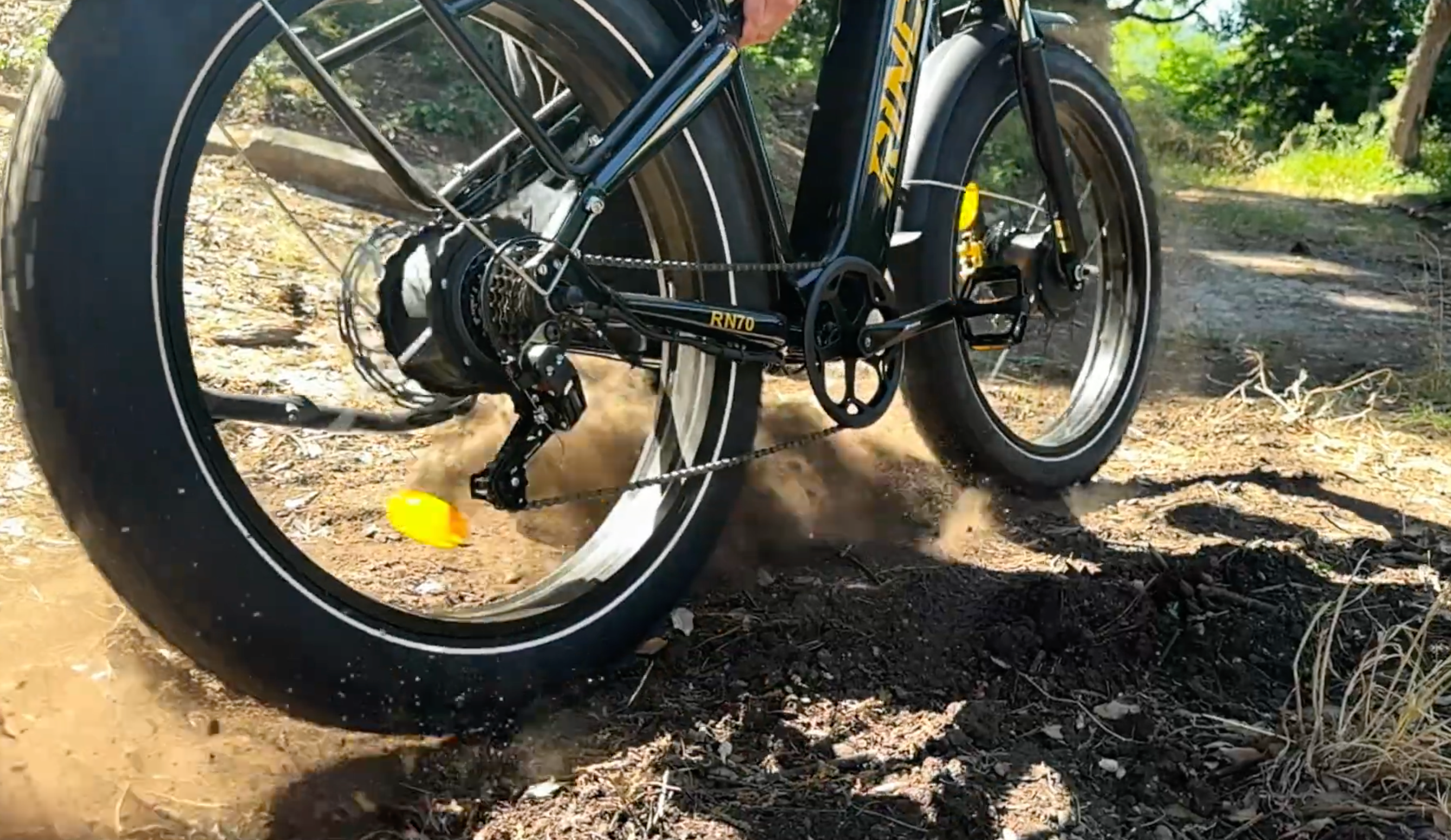 Mid-Drive vs Rear Hub Motors: Which E-Bike Motor Best Suits Your Riding Needs?