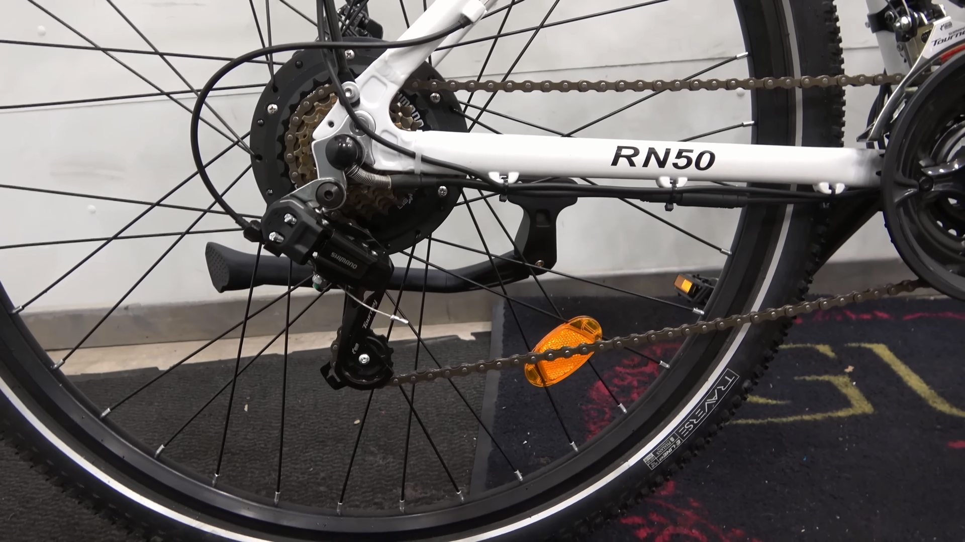 Which Electric Bike Motor is Right for You: Front or Rear?